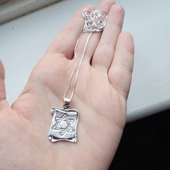 New Solid 925 Sterling Silver Torah Scroll Star of David Necklace - Picture 8 of 9